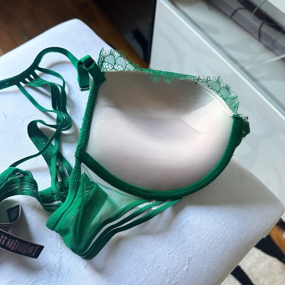 Victorias Secret very sexy push up bra - Picture 3 of 5